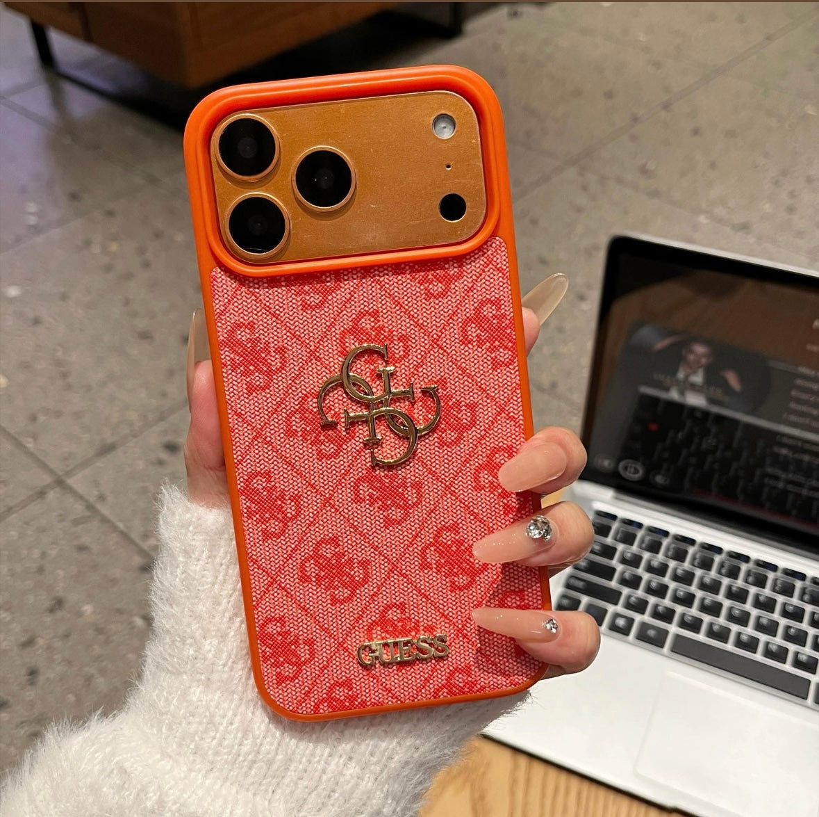 Guess futrola za iPhone 17 Pro red